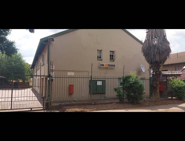 4 BEDROOM TOWNHOUSE FOR SALE IN PRETORIA WEST